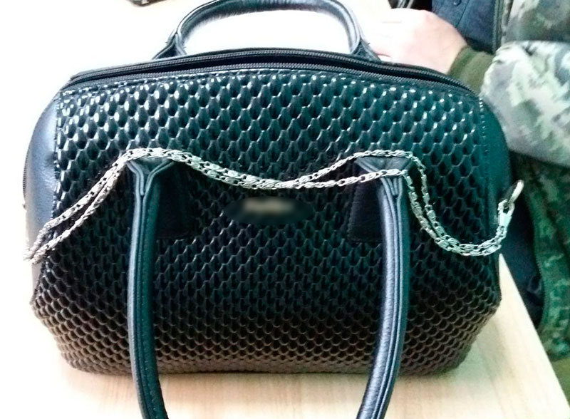 В Полтаве мужчина украл дамскую сумочку (фото)