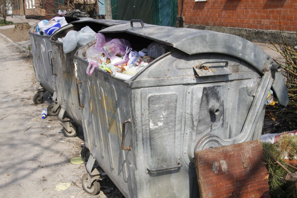 По всей Полтаве - переполненные мусорные баки (соцсети, фото)