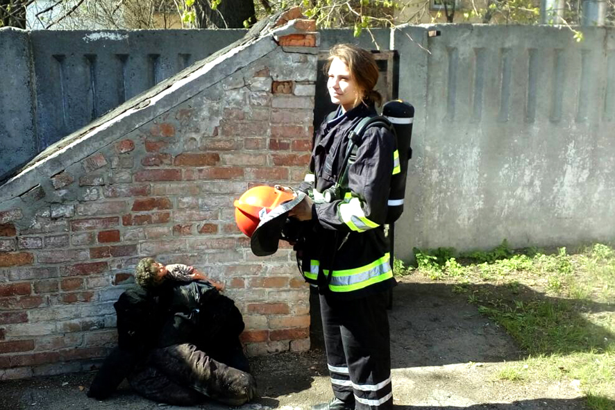 В Полтаве впервые в тренировках спасателей приняла участие девушка (фото)