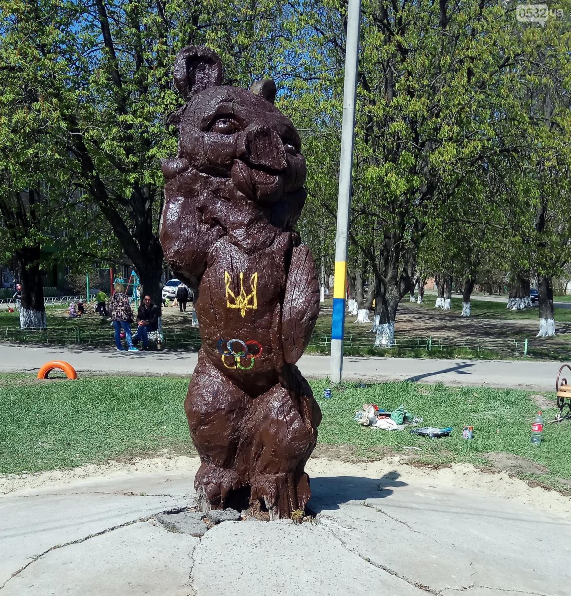 В Полтаве на олимпийском мишке нарисовали герб Украины (фото)
