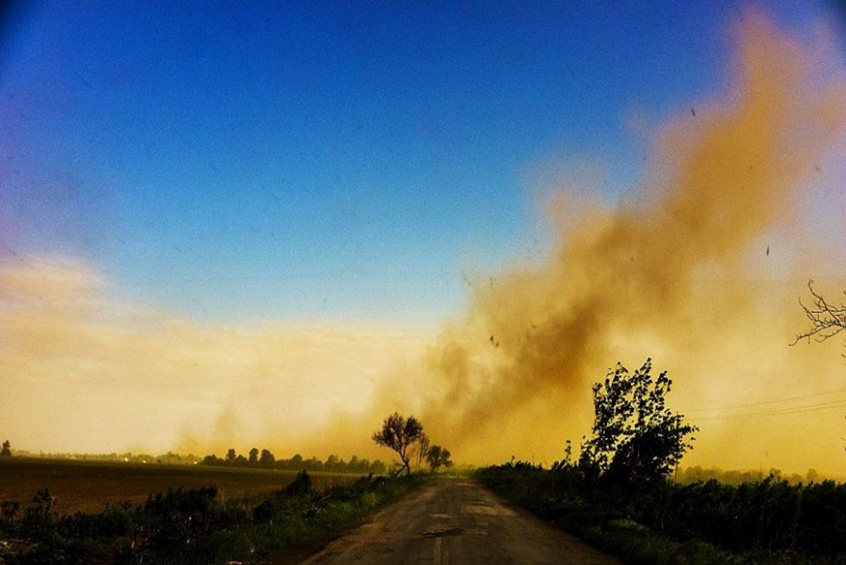Пылевая буря на Полтавщине: фоторепортаж