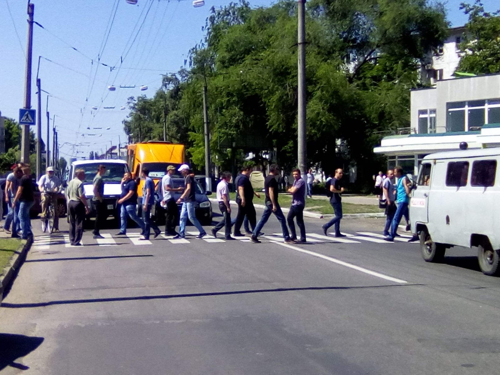 В Кременчуге митингующие перекрывали дорогу (фото)