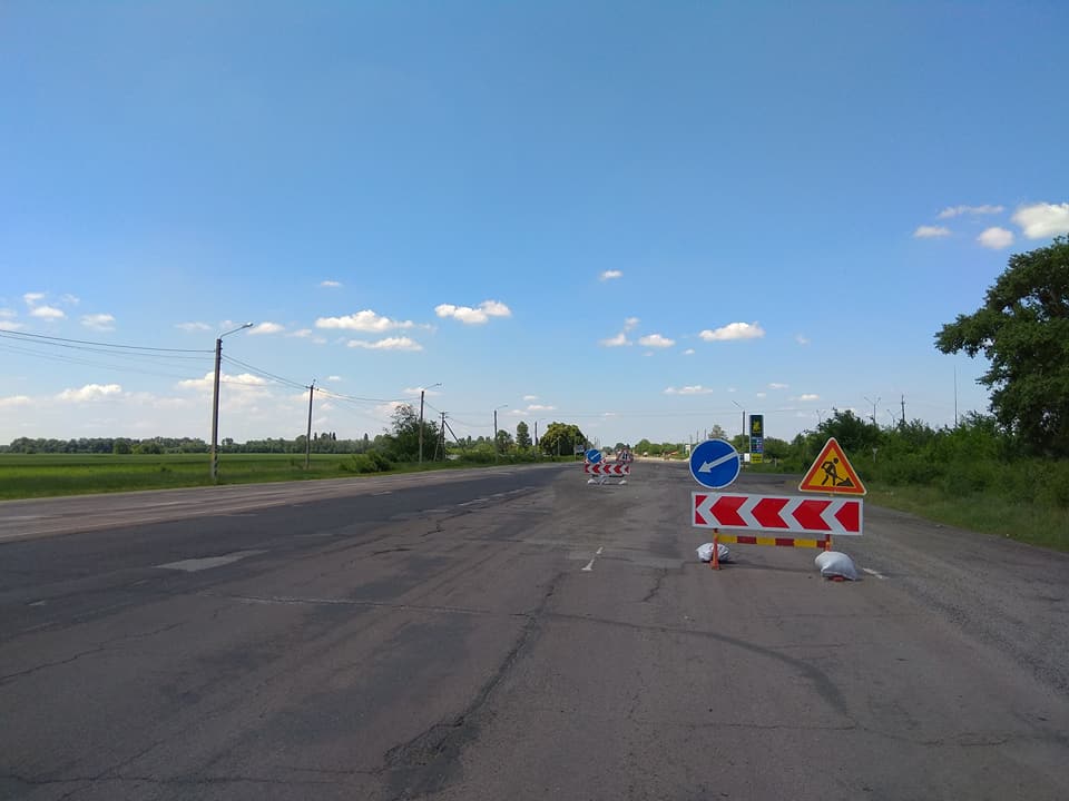 Китайцы начали ремонт дороги в Полтавской области