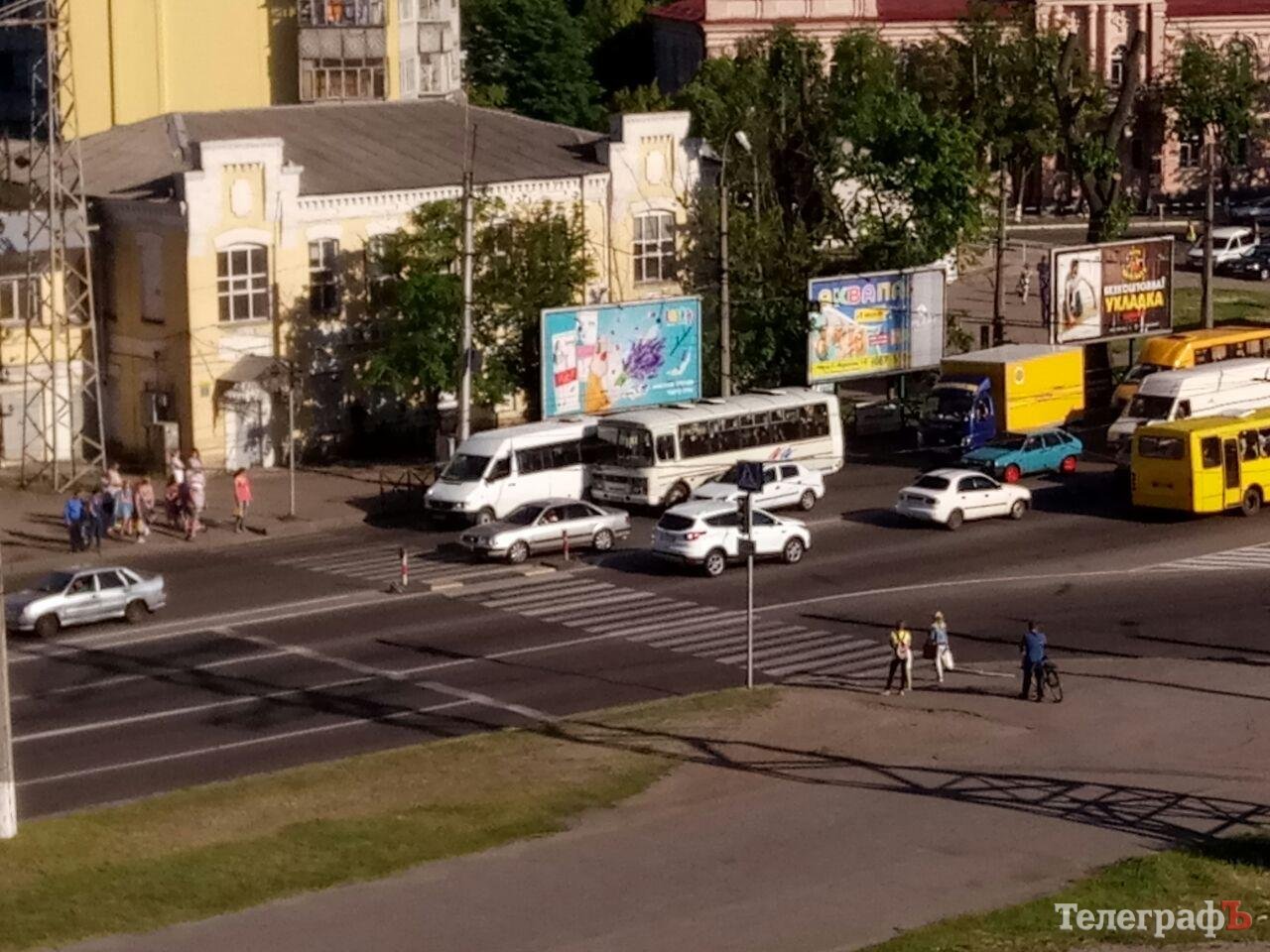 В Кременчуге - ДТП с участием автобуса (фото)