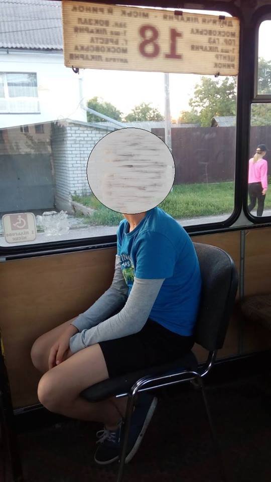 На Полтавщине в маршрутке пассажир ехал на офисном стуле (фото)
