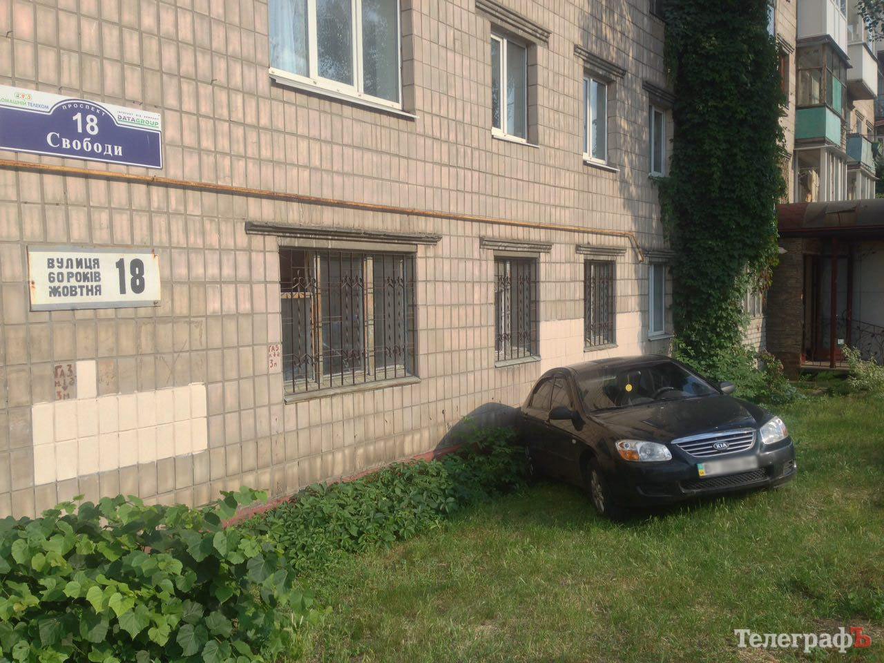 На Полтавщине автомобиль врезался в стену здания (фото)