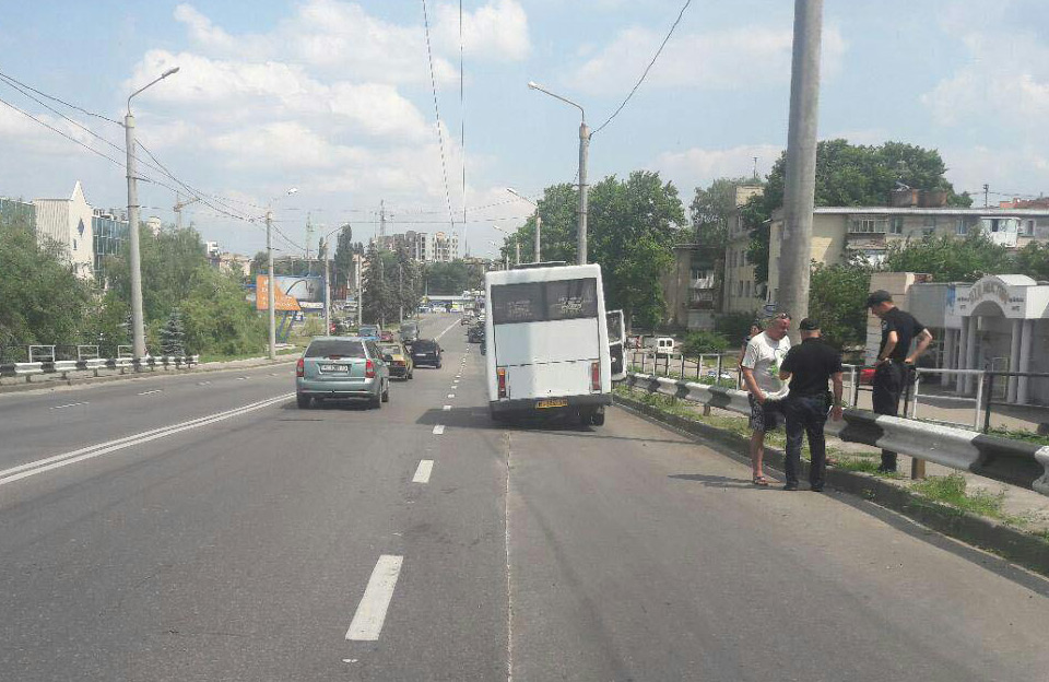 В Полтаве у маршрутки отпали колеса (фото)