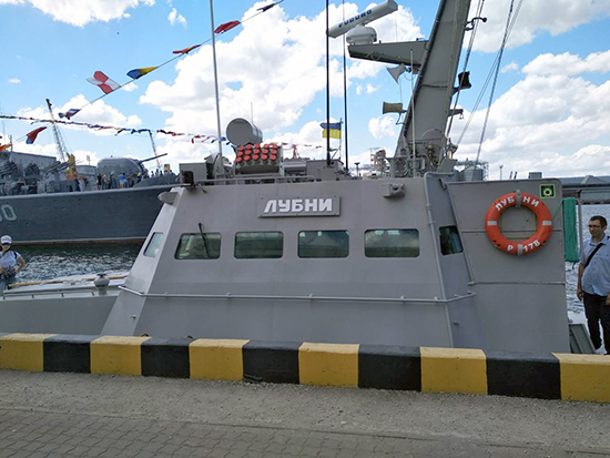 Военному катеру "Лубны" передали икону покровителя моряков (фото)