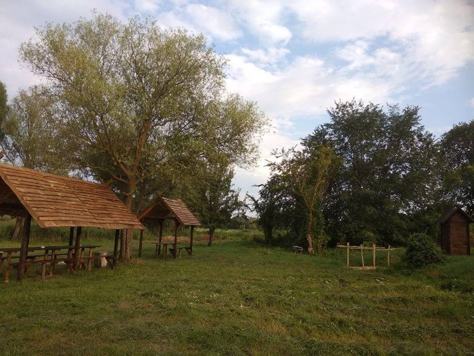 На природном парке Полтавщины установили деревянные беседки (фото)