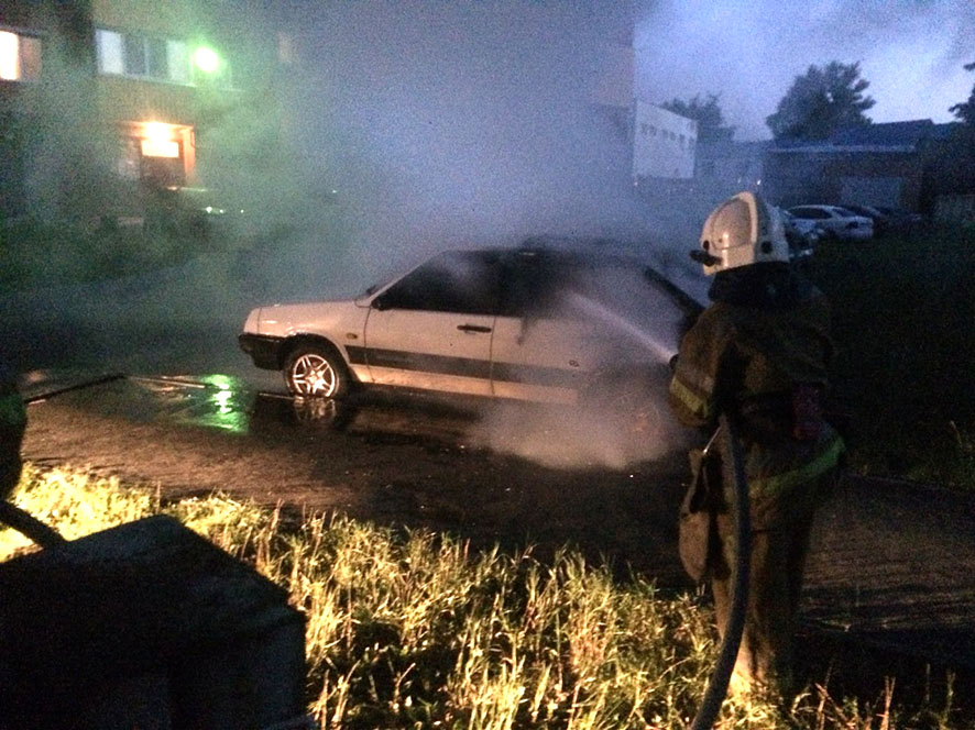 В Полтаве загорелся автомобиль (фото)