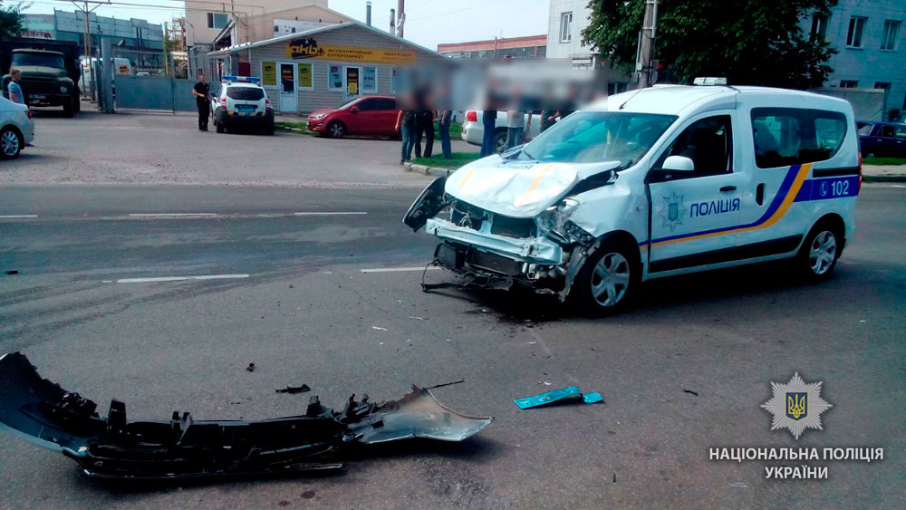 В Полтаве полицейская машина попала в аварию (фото)