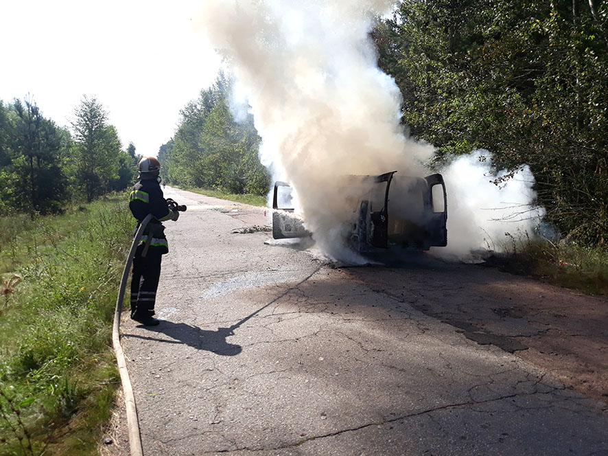 На Полтавщине загорелся автомобиль Renault (фото)