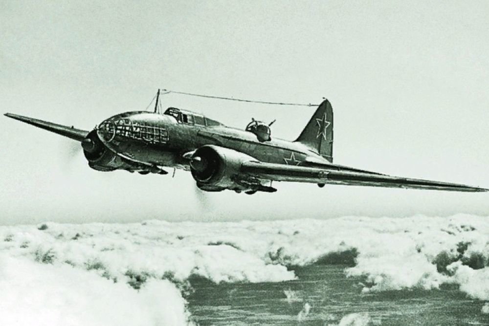 Из болота в Беларуси подняли старый самолет с останками полтавского бойца