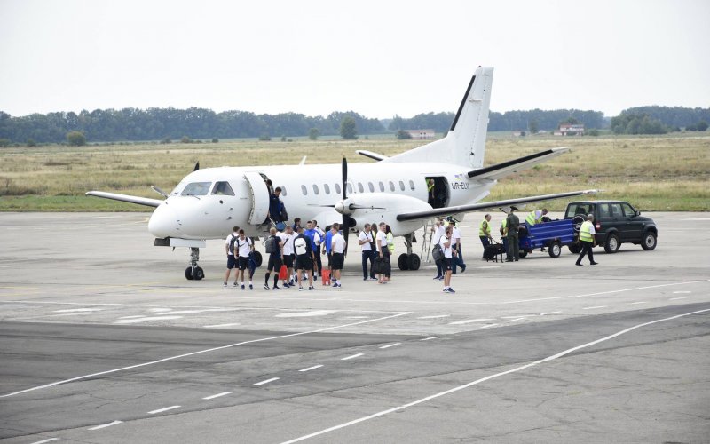 В аэропорт "Полтава" прибыл рейс из Германии с футболистами (фото)