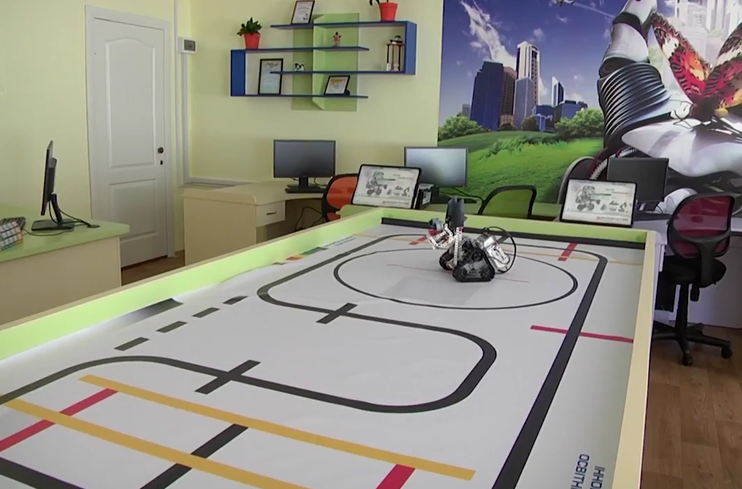 В школе Горишних Плавней открыли LEGO-кабинет и кабинет робототехники