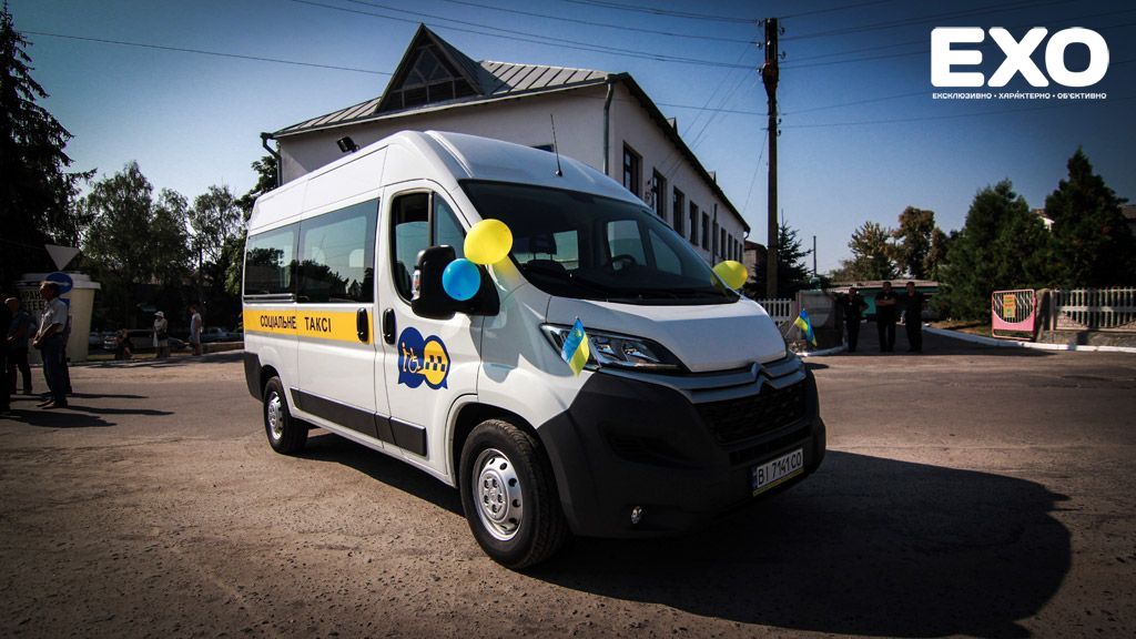 Поселок на Полтавщине получил автомобиль для социального такси (фото)