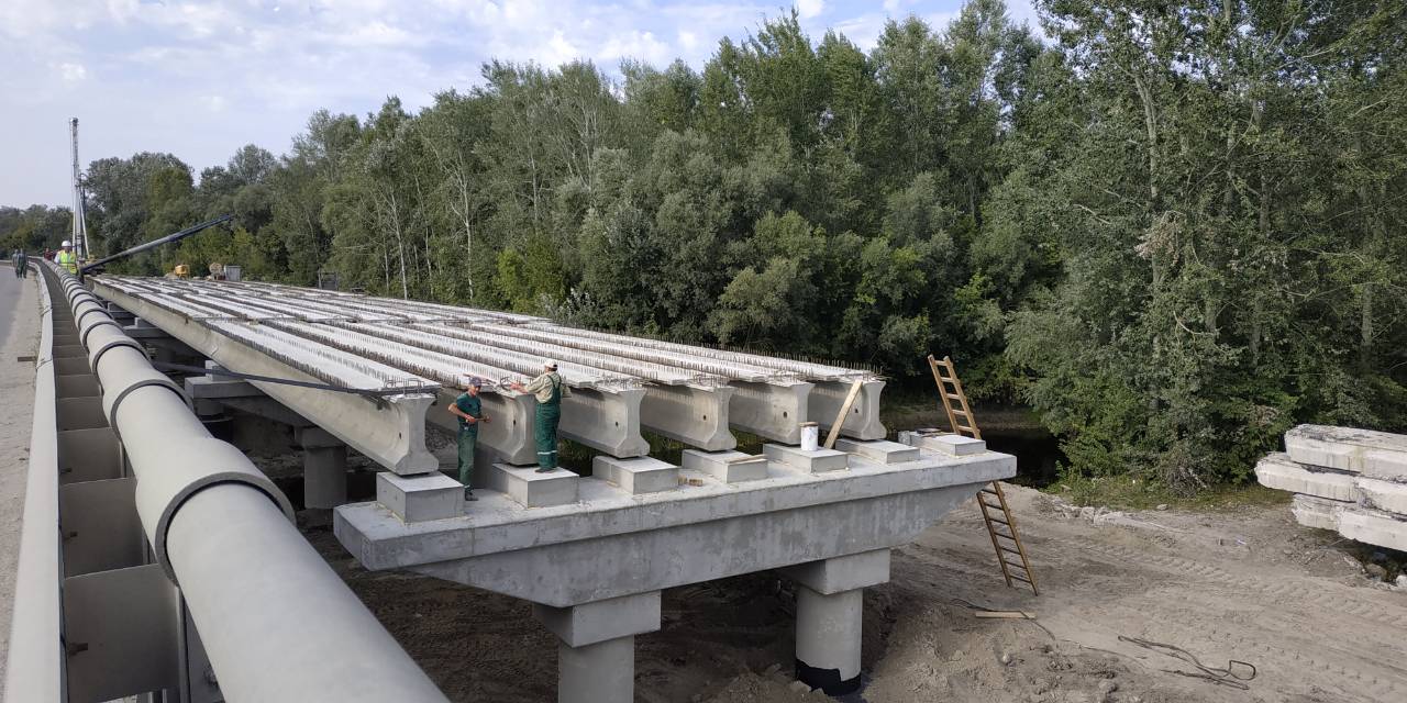 На Полтавщине продолжается строительство моста через Сулу (фото)