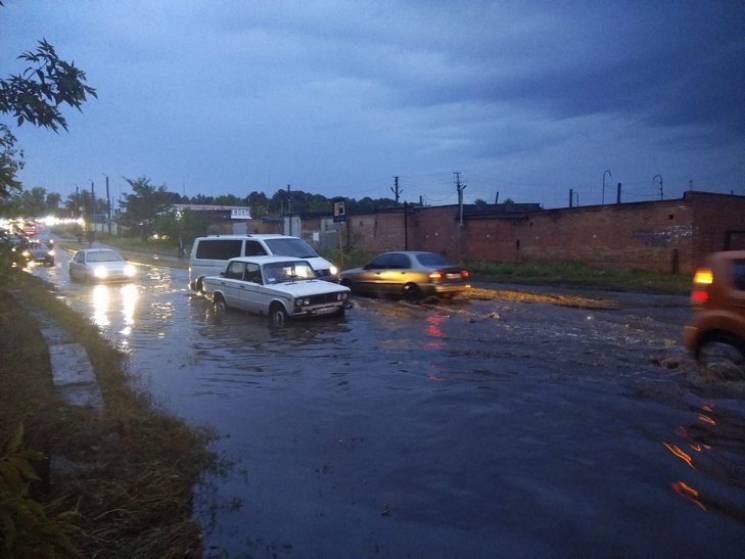 Улицы Полтавы затопило (фото)