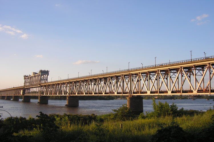 В Кременчуге спасли парня, который хотел прыгнуть с моста