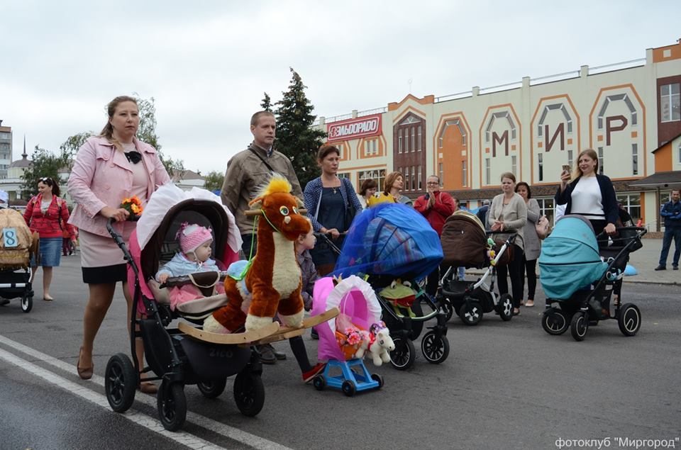 В Миргороде креативно украсили детские коляски (фото)