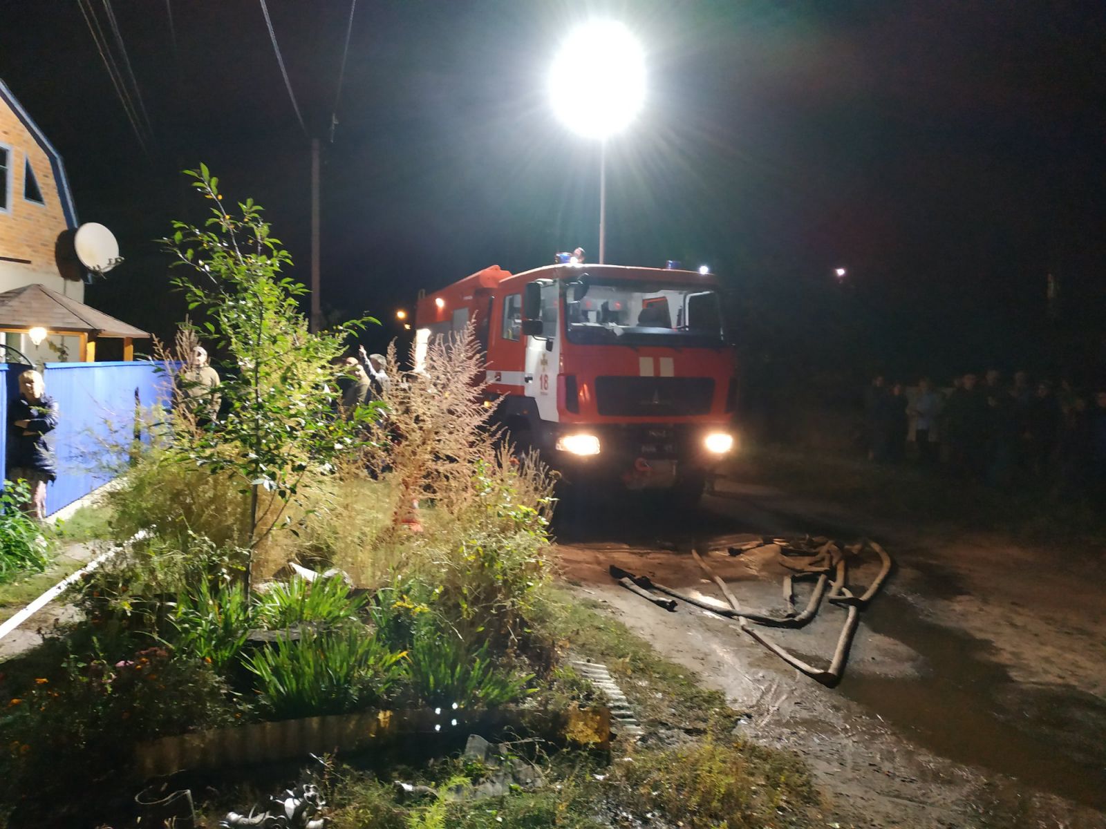 В Лубнах из горящего дома спасли троих человек