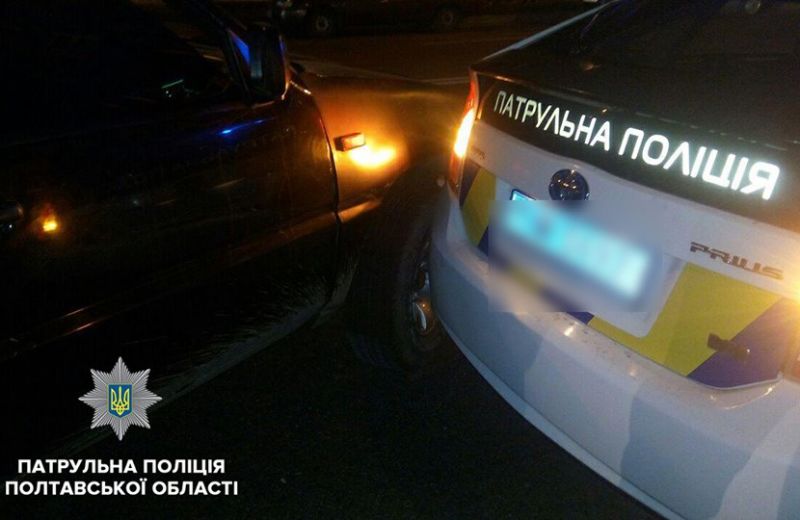 В Полтаве подросток за рулем въехал в патрульный Prius (фото)