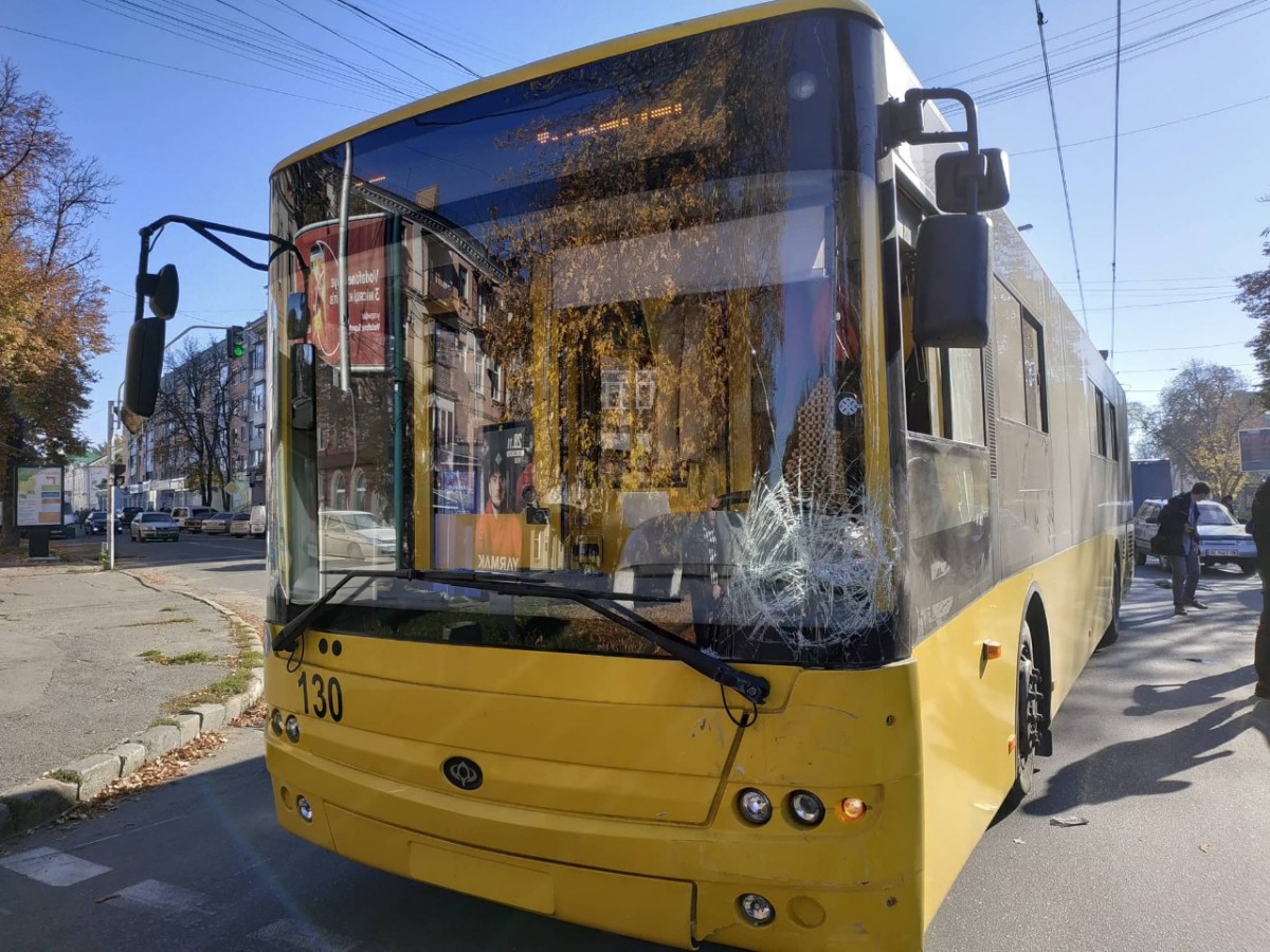 В Полтаве - ДТП с троллейбусом, есть пострадавшая (фото)