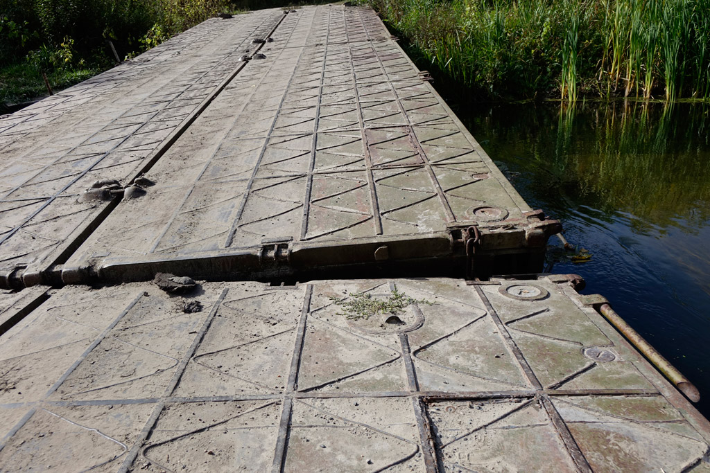 На Полтавщине разъединился понтонный мост через реку (фото)