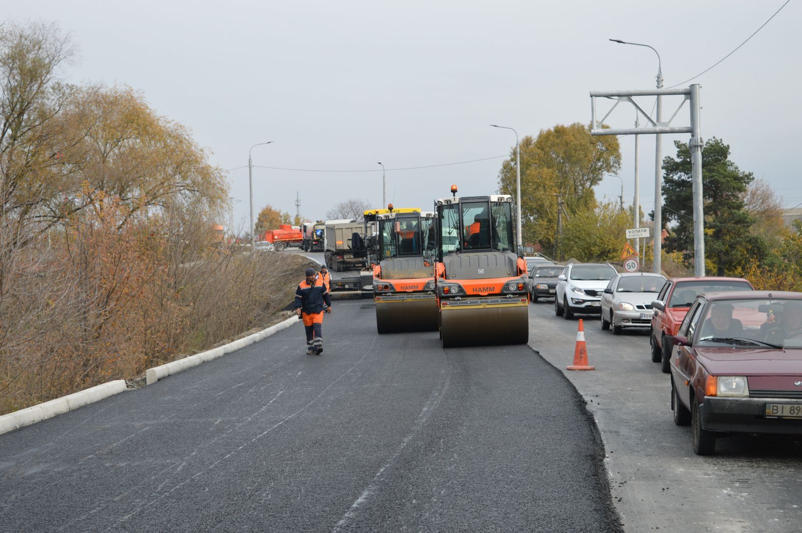 Под Полтавой ремонтируют трассу Киев-Харьков (фото)