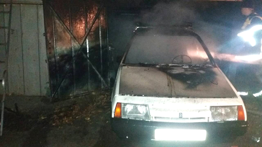 В Кременчуге загорелся автомобиль (фото)
