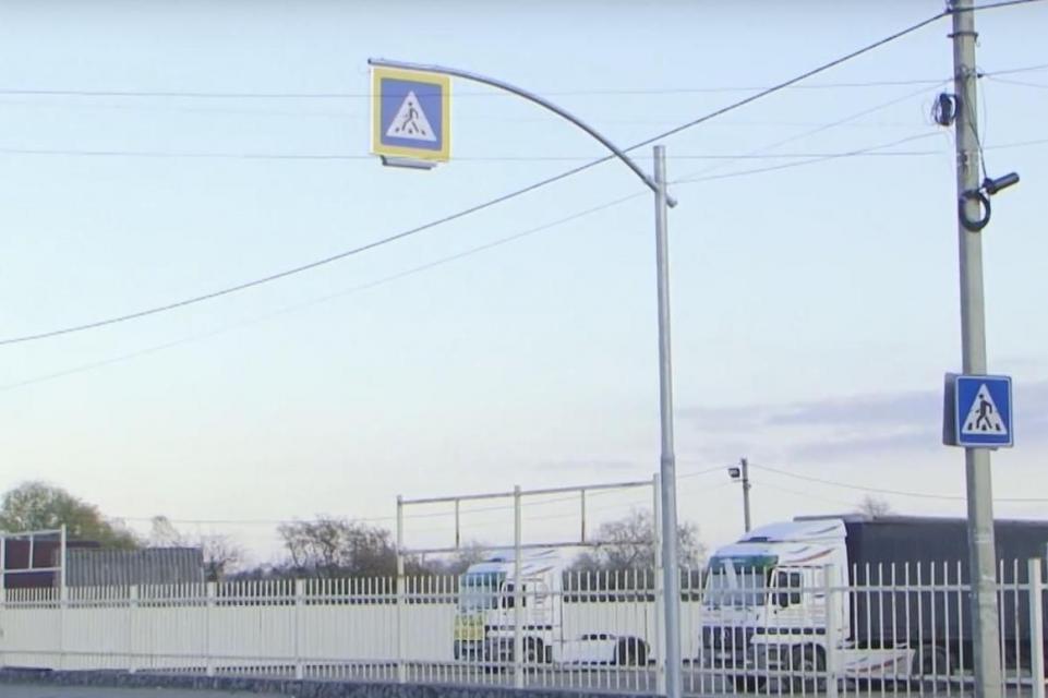 В Кременчуге установили светодиодные знаки "Пешеходный переход"