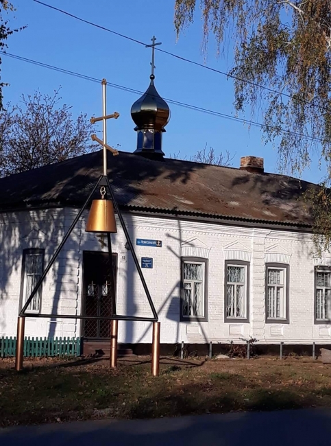 В полтавском поселке установили купол на храм (фото)