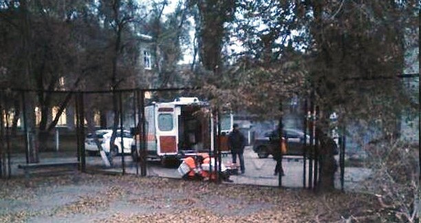 Из центра Кременчуга "скорая" забрала раненую девушку (фото)