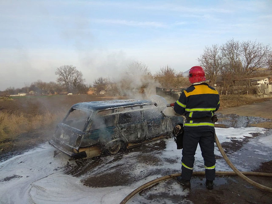 На Полтавщине загорелся автомобиль (фото)