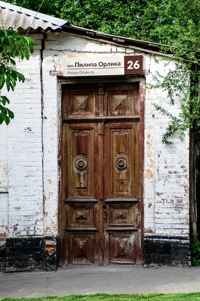 Куда делись старинные двери заброшенного полтавского дома (фото)