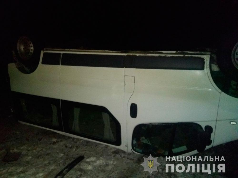 Под Полтавой перевернулся микроавтобус: есть погибший (фото)