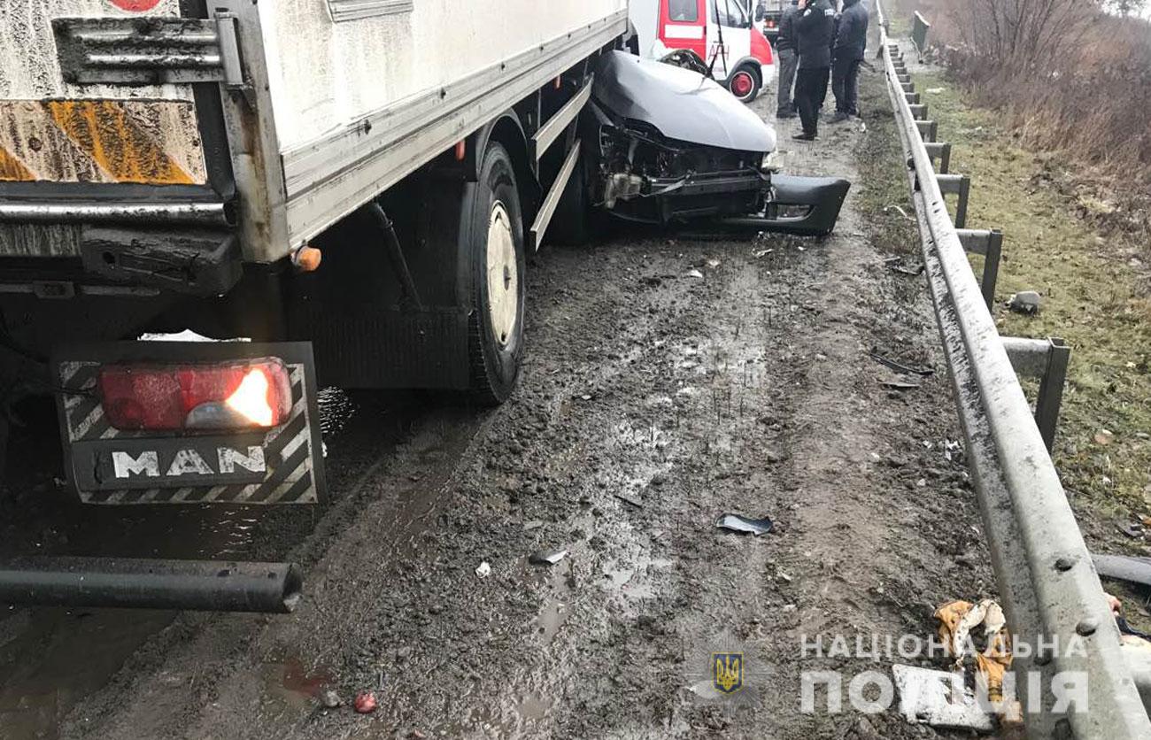 Под Полтавой фура раздавила Mitsubishi: двое погибших (фото)