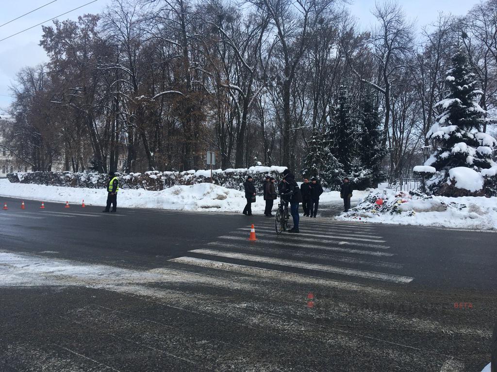 На месте, где сбили Артема Левченко, сегодня проводили следственные действия
