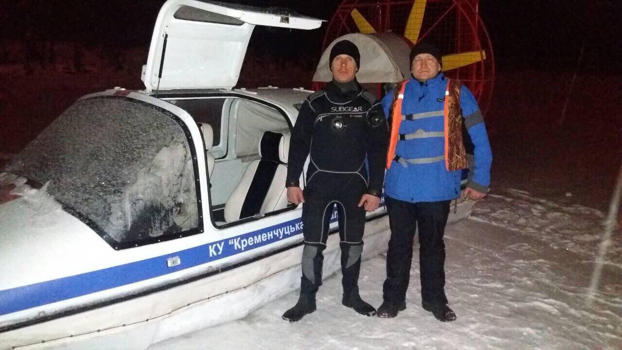 Подростки отправились по льду Днепра на остров - их спасали на аэроглиссере
