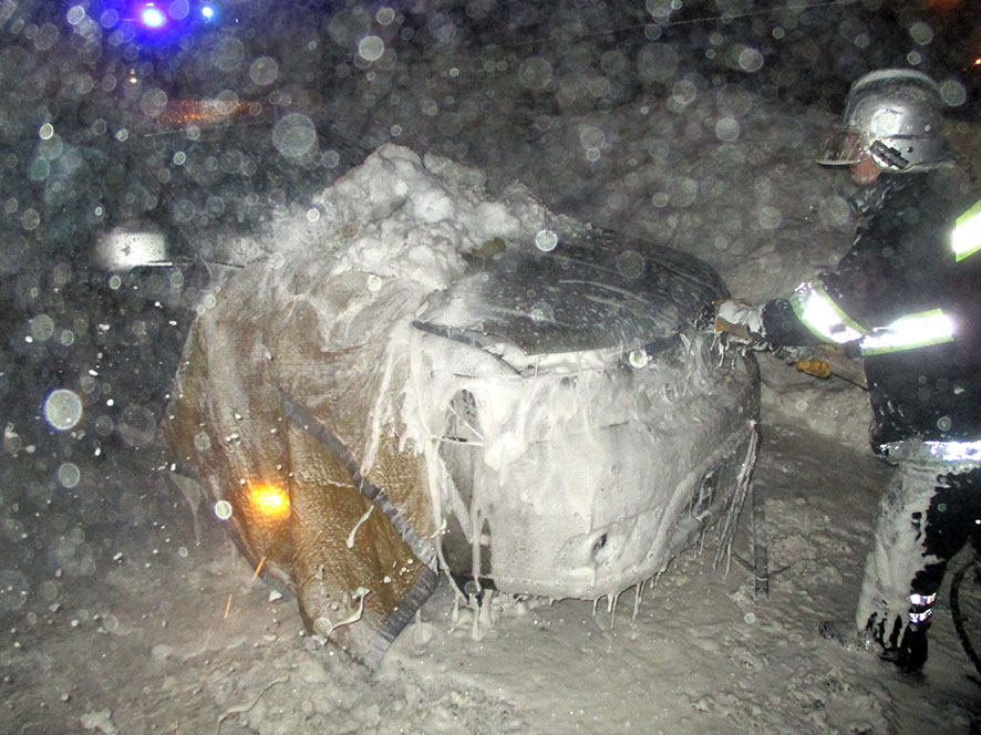 На Полтавщине ночью горел автомобиль Fiat (фото)