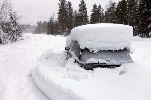 Десятки человек оказались в снежных ловушках на Полтавщине