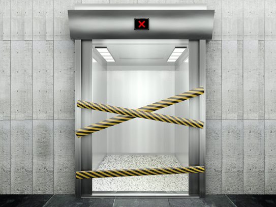 В Кременчуге лифт оставили без тормозов