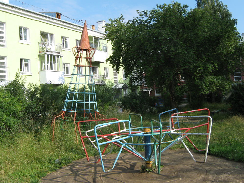 В Оржицком районе нашли опасные детские площадки
