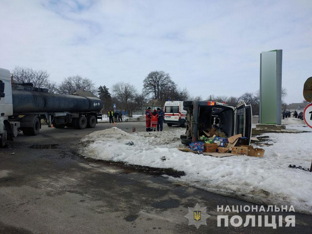 На Полтавщине столкнулись фура и микроавтобус: есть погибший