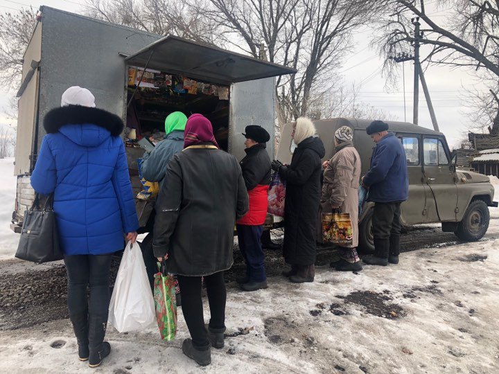 Под Полтавой ездит необычный магазин на колесах (фото)