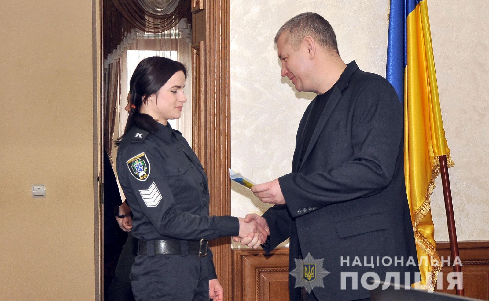 В Полтаве вручили медаль девушке, спасшей жизнь пенсионерке