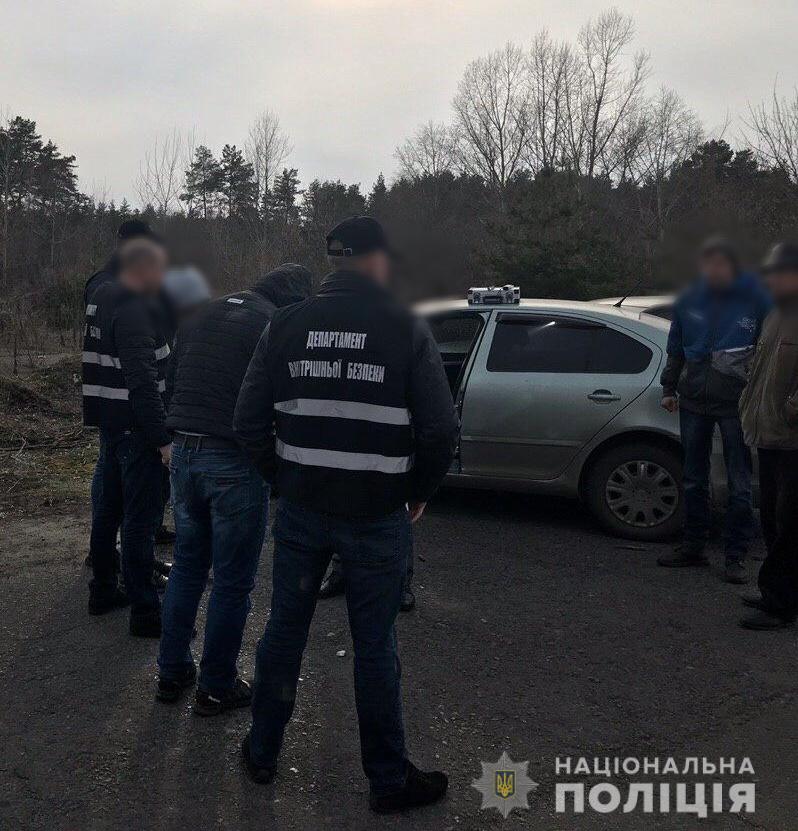 Двое полицейских области задержаны за взятку в 10 тысяч гривен