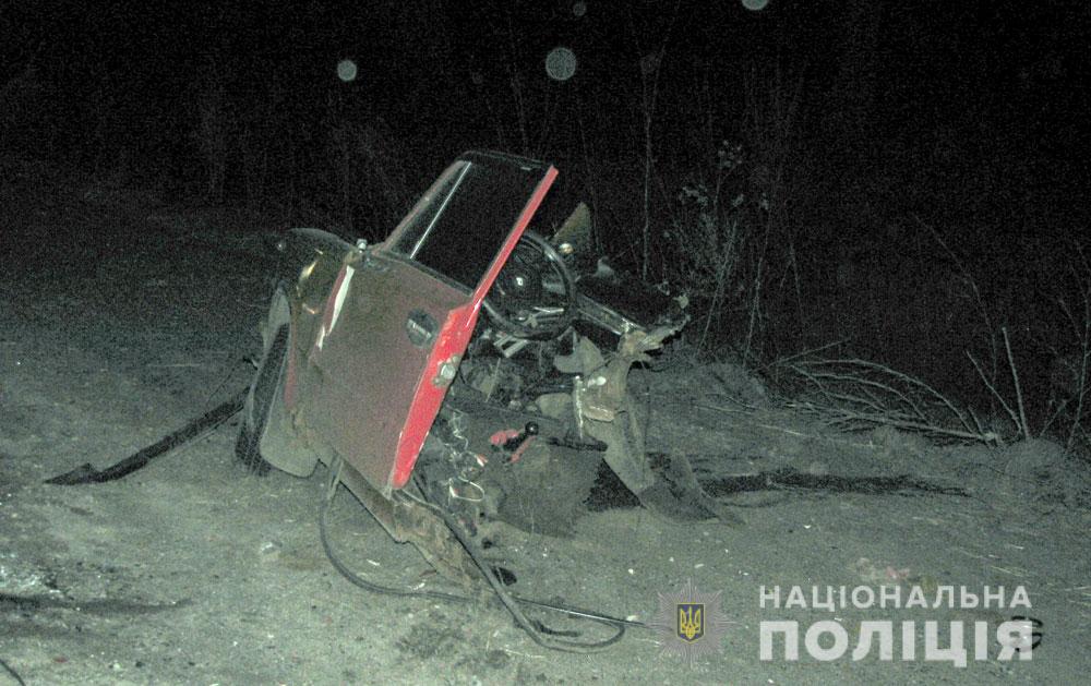Авария на Полтавщине: машину "разорвало" на части, есть погибший (фото)