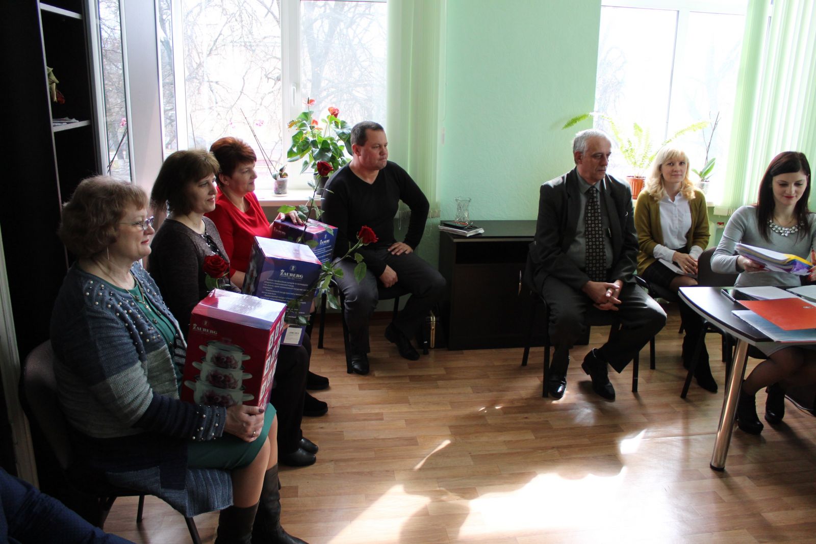 Успешным женщинам Карловщины подарили кастрюли