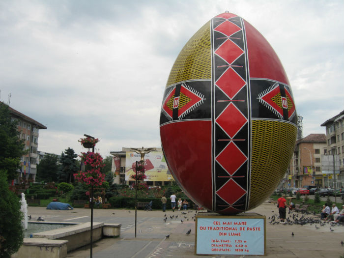 В Кременчуге установят огромное яйцо